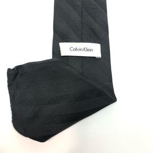 💥SALE💥Calvin Klein - Black Pin Stripe Silk Tie